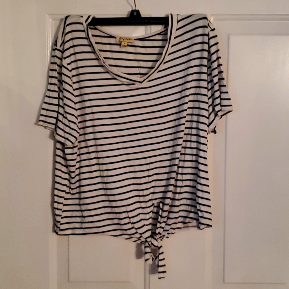 Lily White Black and White Striped Shirt. Size: Small